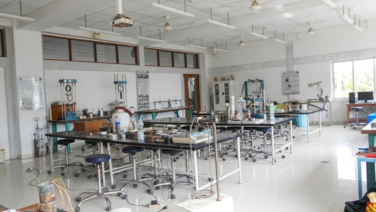 Laboratorium Departamnetu Enjiñaria-Sivil Edifisiu Foun
