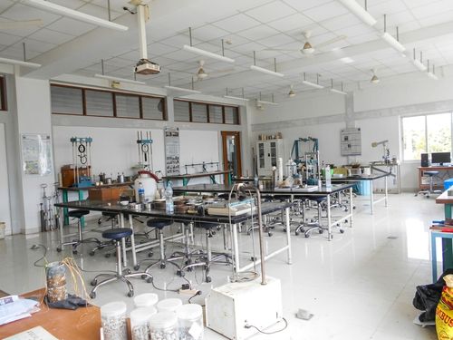 Foto 1 husi Laboratorium Departamnetu Enjiñaria-Sivil Edifisiu Foun