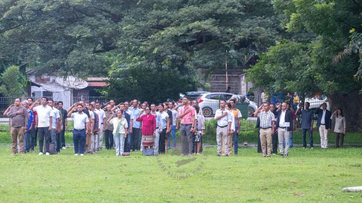 Magnífiku Reitór Professor Dr.Joviano António da Costa, M.Eng,. Prezide Serimónia Isar-Bandeira Iha ínisiu Fulan Marsu Ne’ebé Realiza Iha Kampus Faculdade Engenharia Ciência e Tecnologia (FECT)