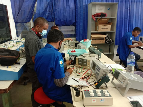 Foto 4 husi Laboratoriu Departamentu Engenaria Eletrica e Eletronica