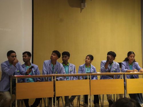 Debate entre Estudante iha Eleisaun NEEI