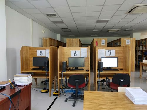Komputador ba estudante iha Biblioteka