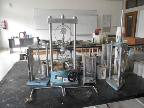 Unconfined Compression Test (UCT) Apparatus