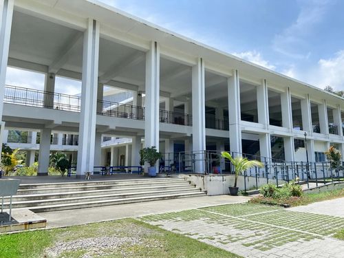 Imajen Edifisiu Fakuldade Enjenaria Siensia no Teknolojia Husi parte Sorin